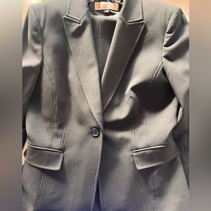 NWT Tahari Black Pantsuit, size 6